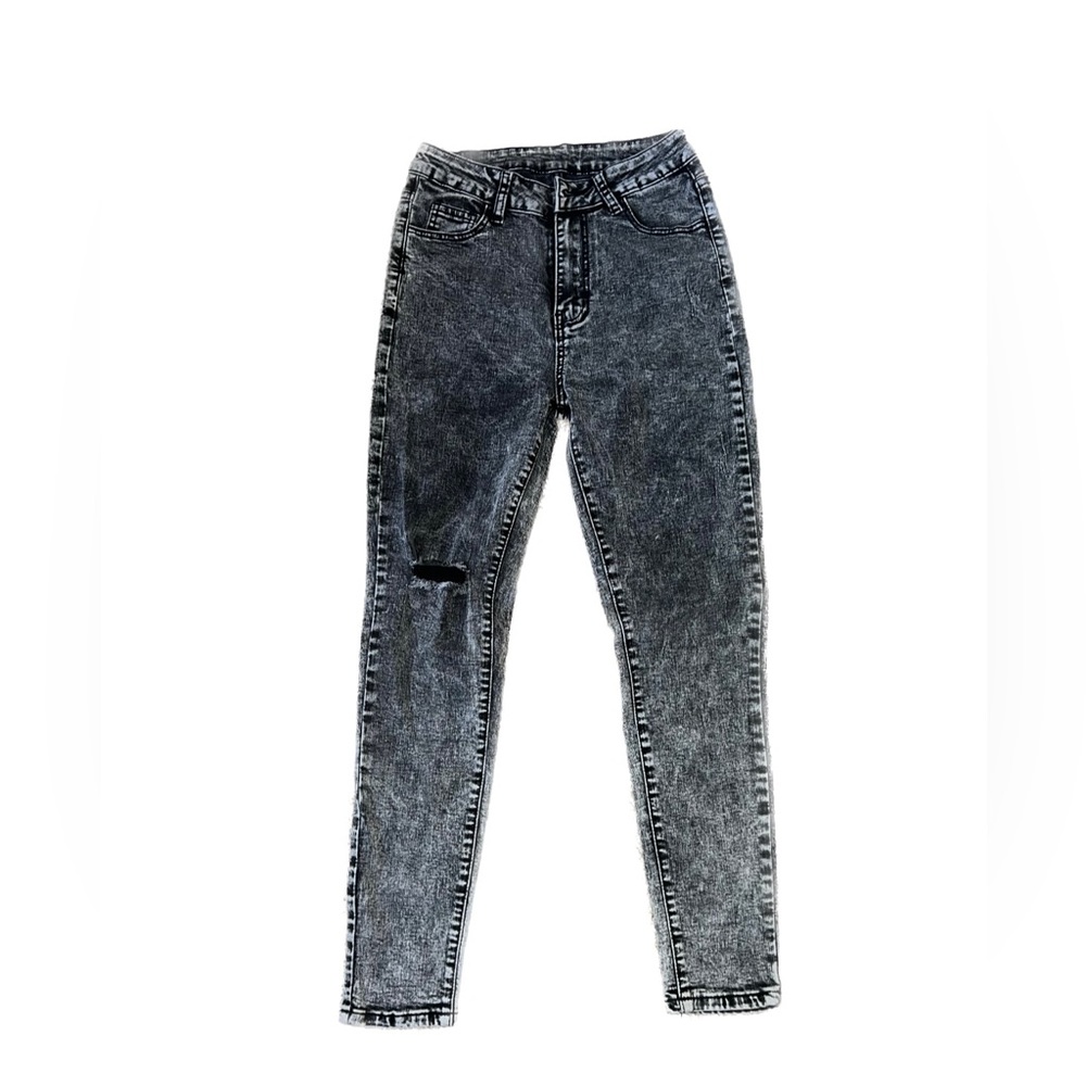 Ripped skinny jeans